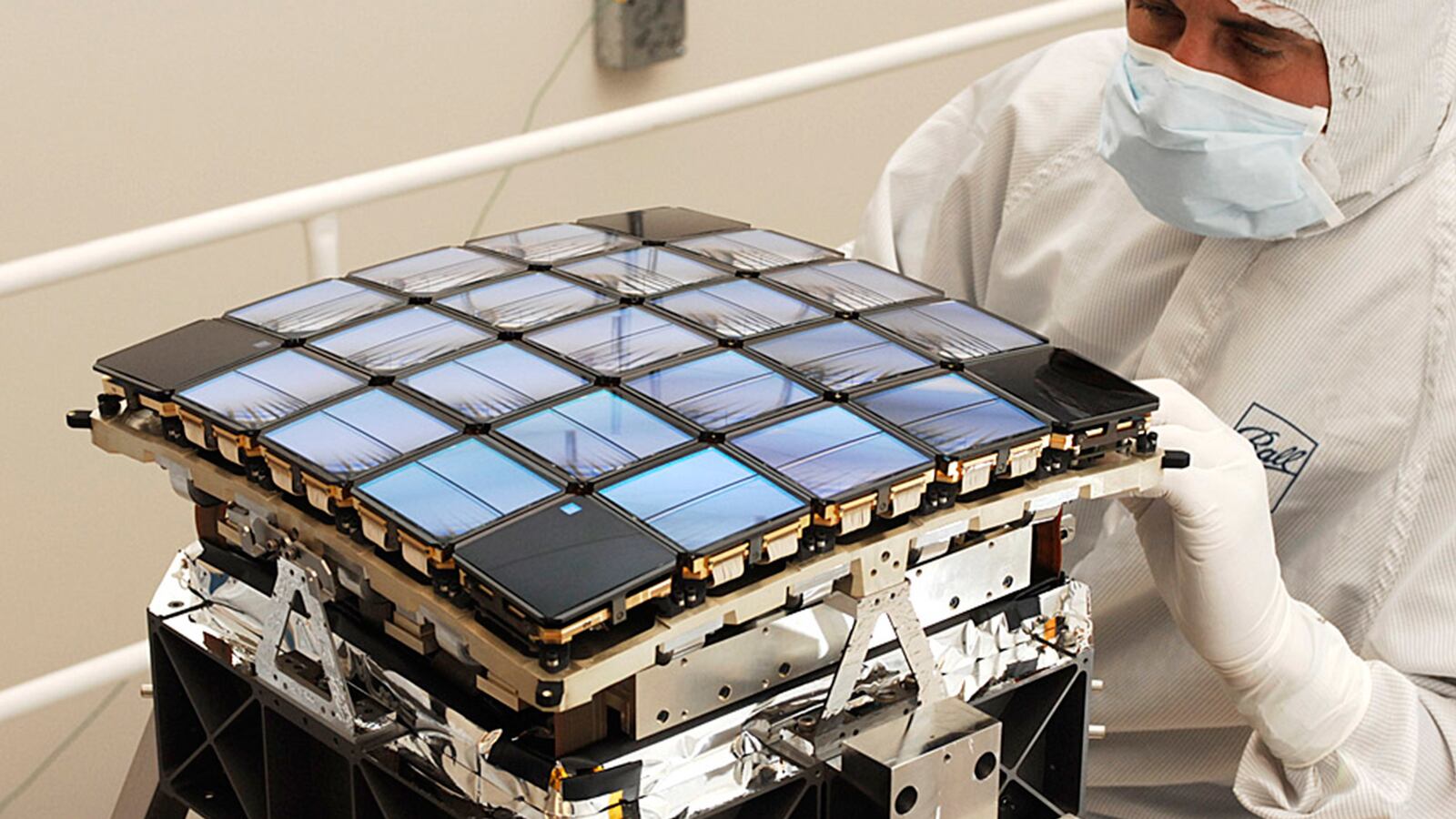 cheats/2015/10/15/alien-megastructure-may-be-dimming-star/151015-kepler-telescope-cheat_tebrj4