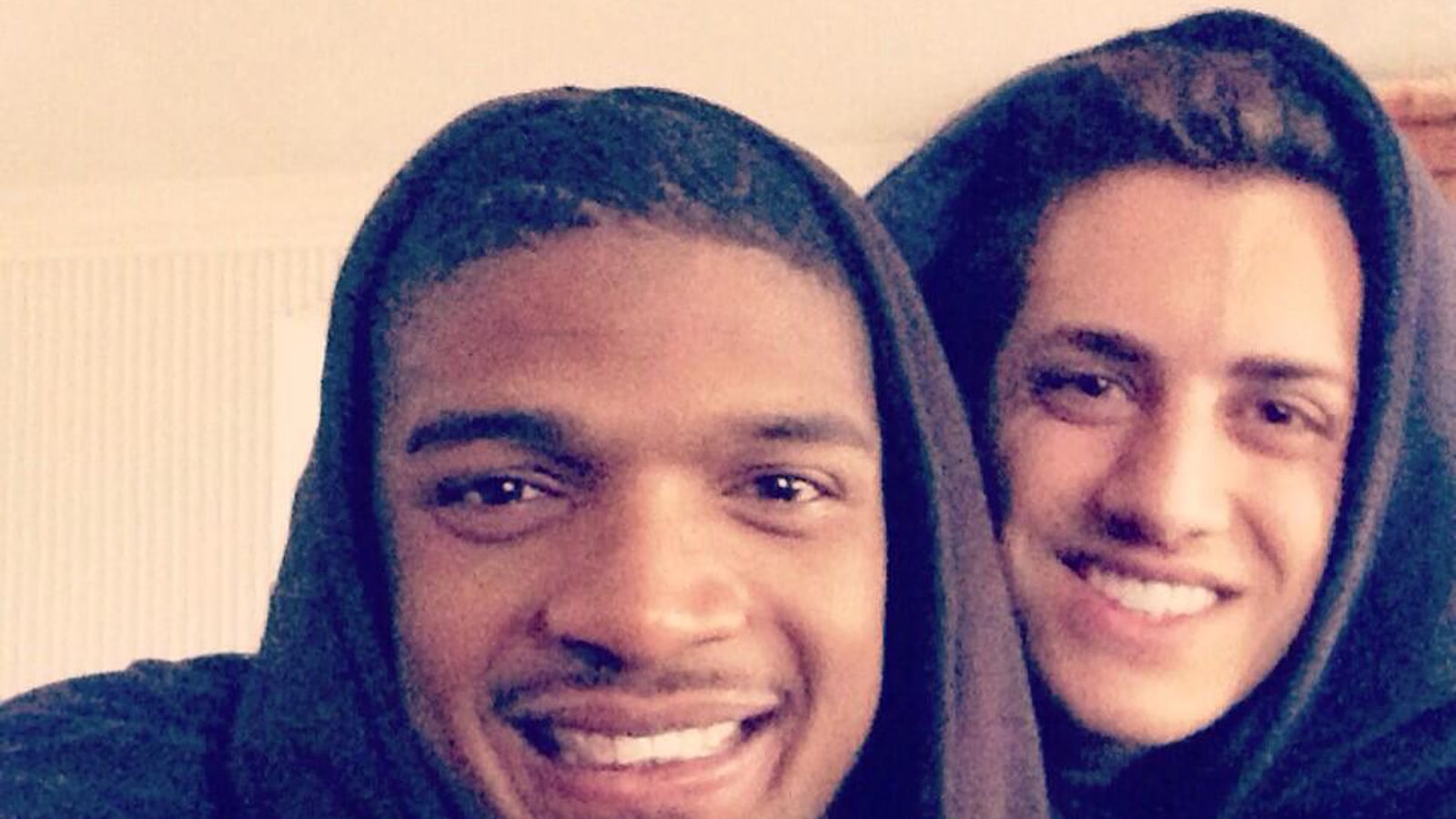 articles/2014/05/17/the-political-power-of-michael-sam-s-liplock-with-his-lover/140516-teeman-sam-kiss-tease_chdmqz