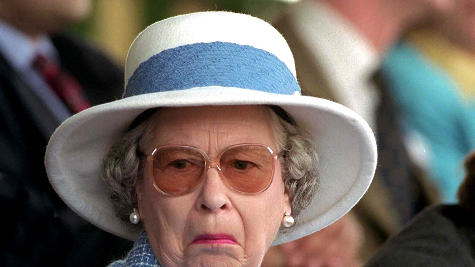 articles/2016/05/29/shoelace-ironing-and-corner-free-sandwiches-the-weird-royal-traditions-that-just-won-t-die/160527-sykes-royal-traditions-tease_jfxnj0