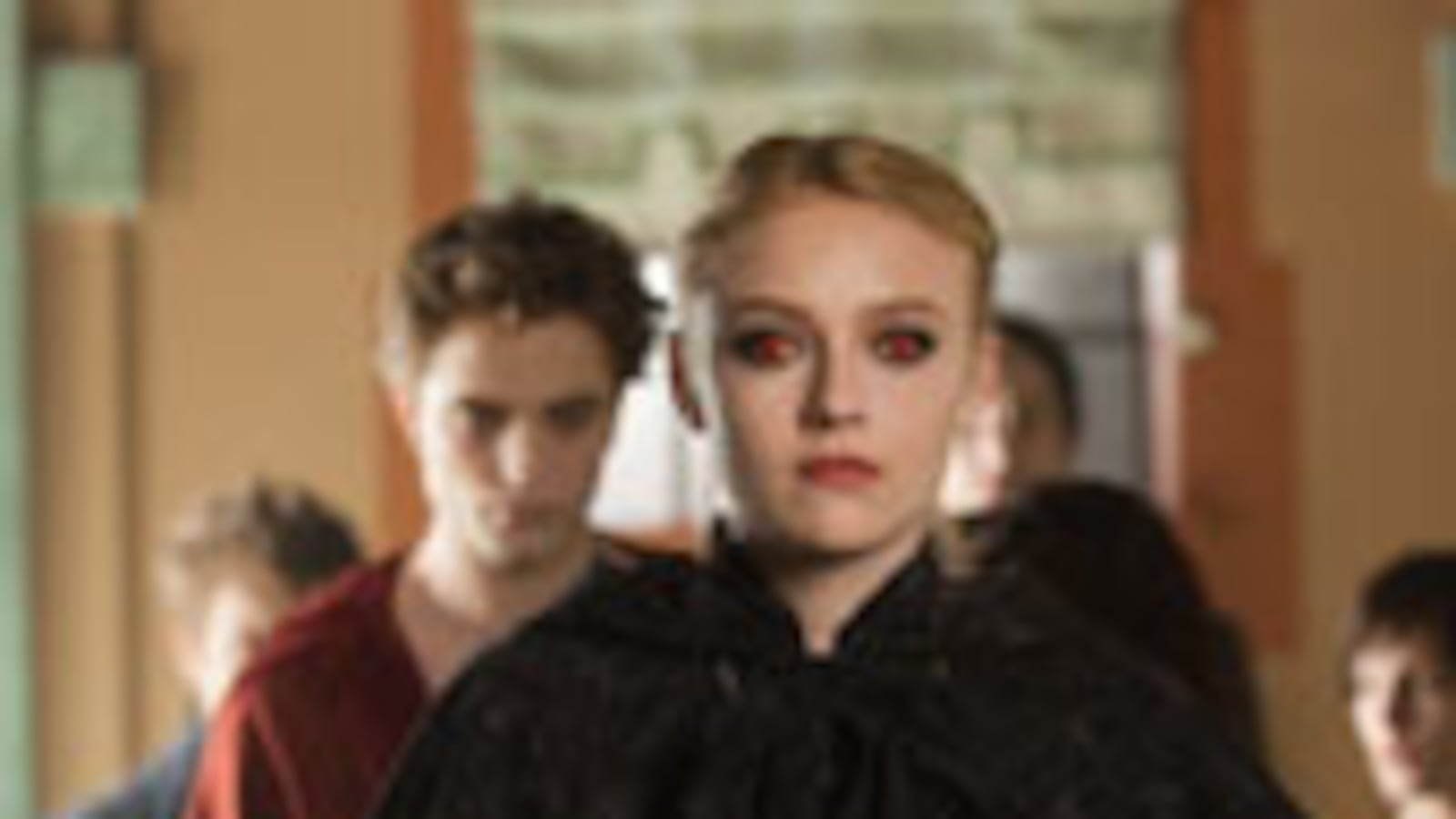 articles/2009/11/17/dakota-fanning-grows-up/piccalo-fanning_63503_vgjncy