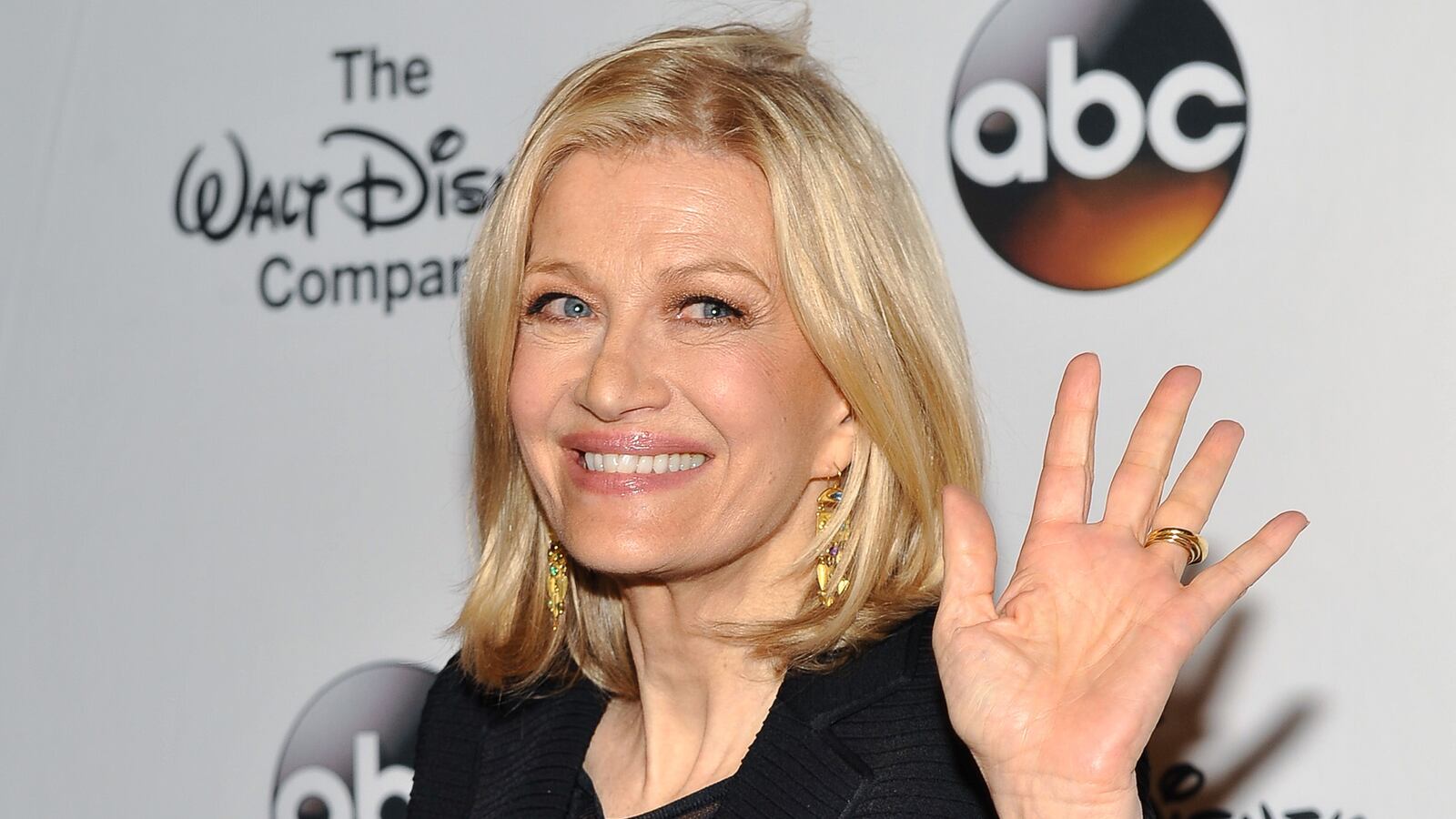 cheats/2014/06/25/diane-sawyer-leaving-world-news/140625-diane-sawyer-cheat_tgby0j