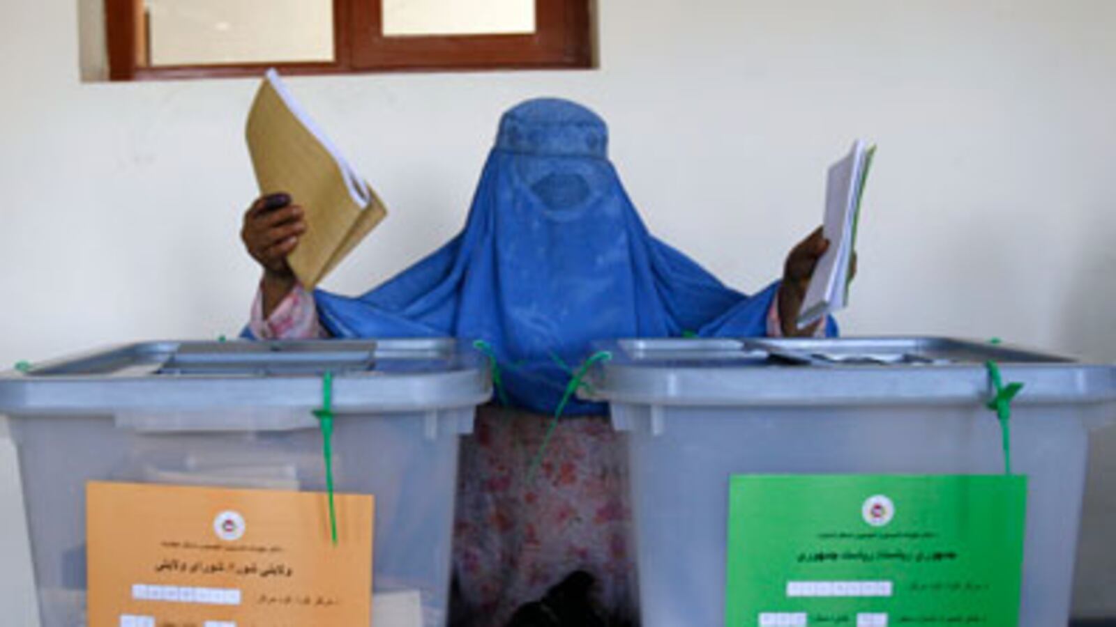 cheats/2009/10/16/new-election-in-afghanistan/afghan-elections_chke2x