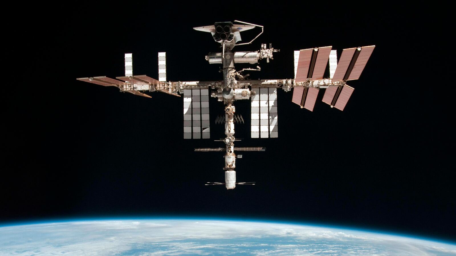 cheats/2013/05/10/nasa-calls-for-emergency-spacewalk/130510-space-station-cheat_nai21i