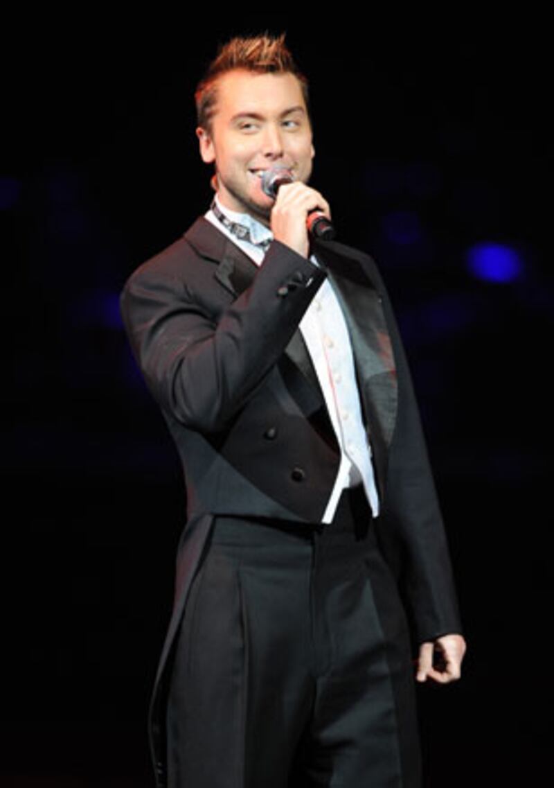 galleries/2010/04/12/celebrity-gleeks/celebrity-gleeks---bass_dxbimh