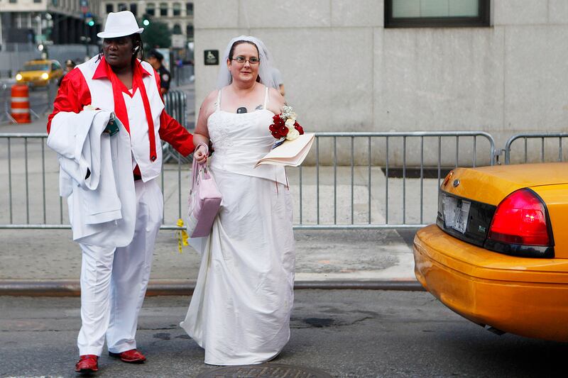galleries/2011/07/24/new-york-gets-hitched/gay-wedding-new-york-1_xpnhns