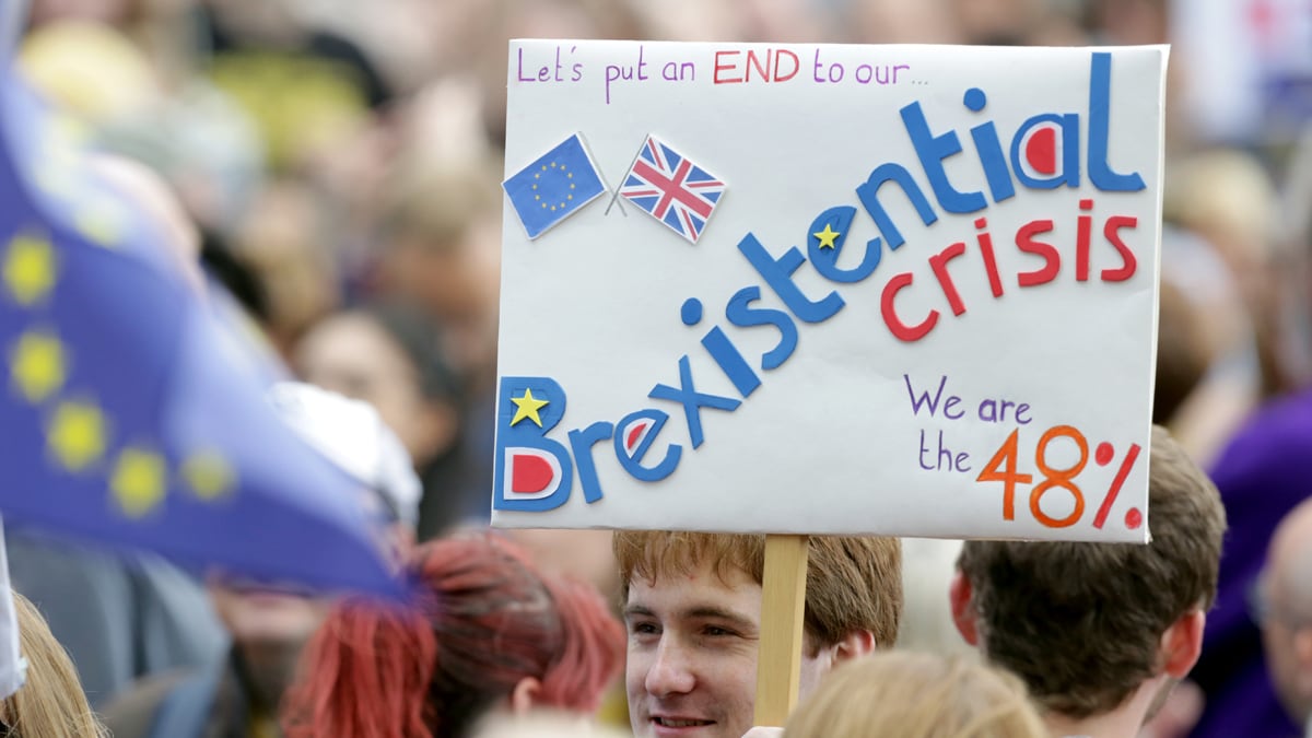 articles/2016/11/03/brexit-comes-off-the-rails-as-high-court-blocks-british-government/161103-brexit-sykes_prvm5j