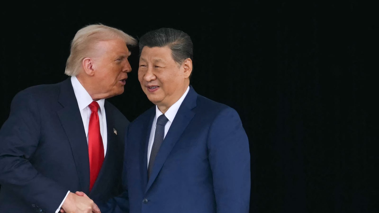 US President Donald Trump (L) and China's President Xi