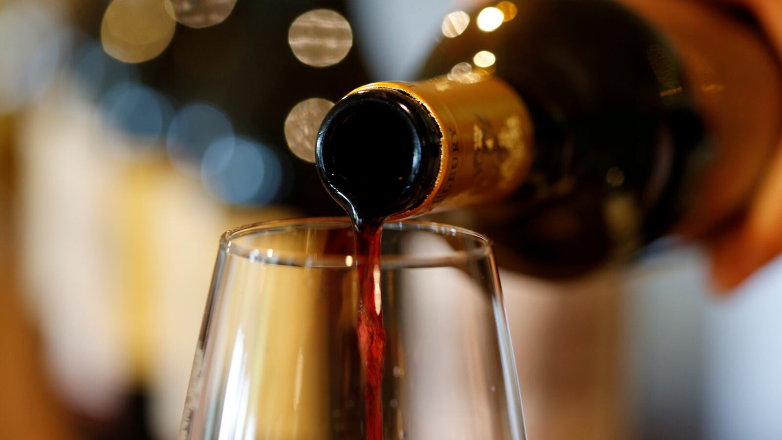 2020-10-27T113636Z_1000985081_RC2ZQJ97R41P_RTRMADP_3_GLOBAL-WINE-OIV_ejnyzu