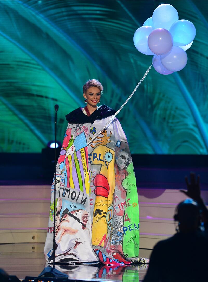 galleries/2015/01/26/miss-universe-s-bizarre-costume-contest-photos/150126-miss-universe-costumes-02_kolbax