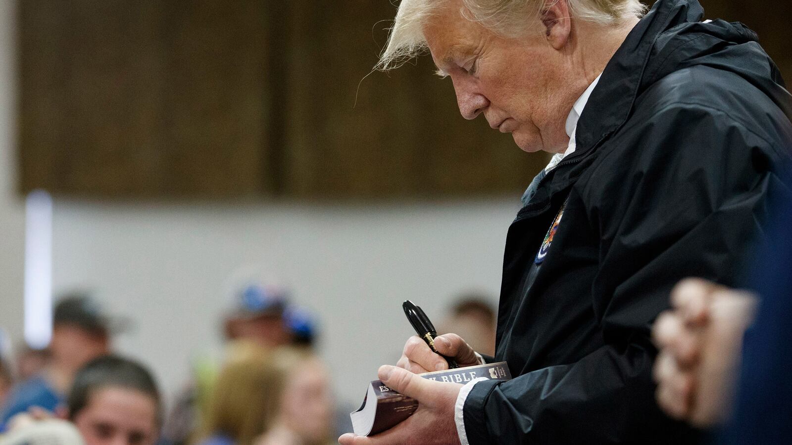 190408-lewis-trump-tease_wc4jn5