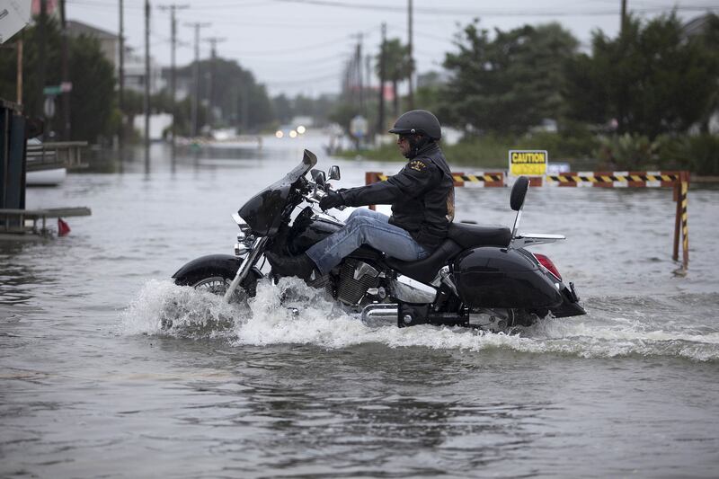 galleries/2015/10/05/south-carolina-battles-devastating-flooding-photos/151005-sc-flooding-07_fb1azu