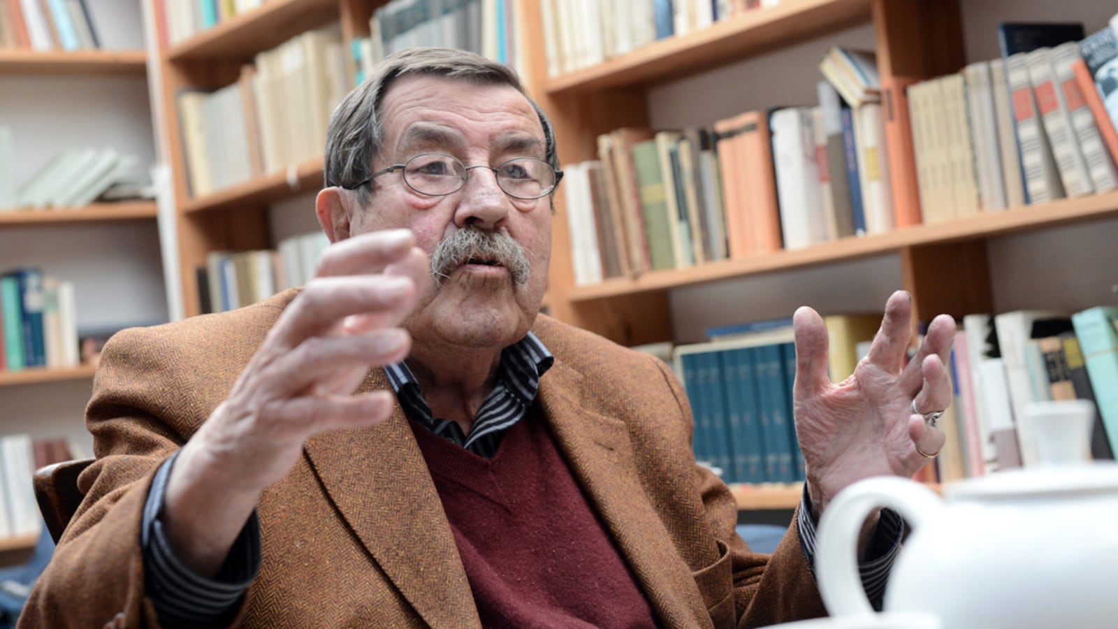 articles/2012/04/11/gunter-grass-is-vilified-by-israeli-authors-for-a-poem-harshly-critical-of-israel/gunter-grass-ephron_mgnk94