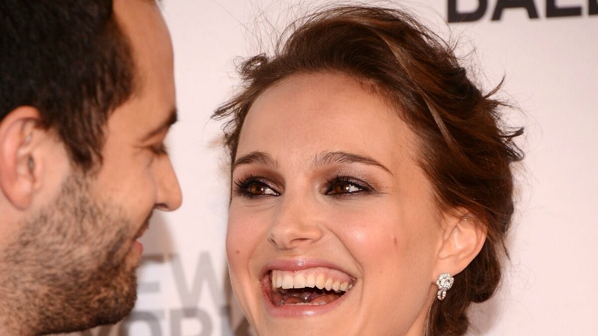 cheats/2012/08/05/natalie-portman-weds/portman-cheat_diaxz7