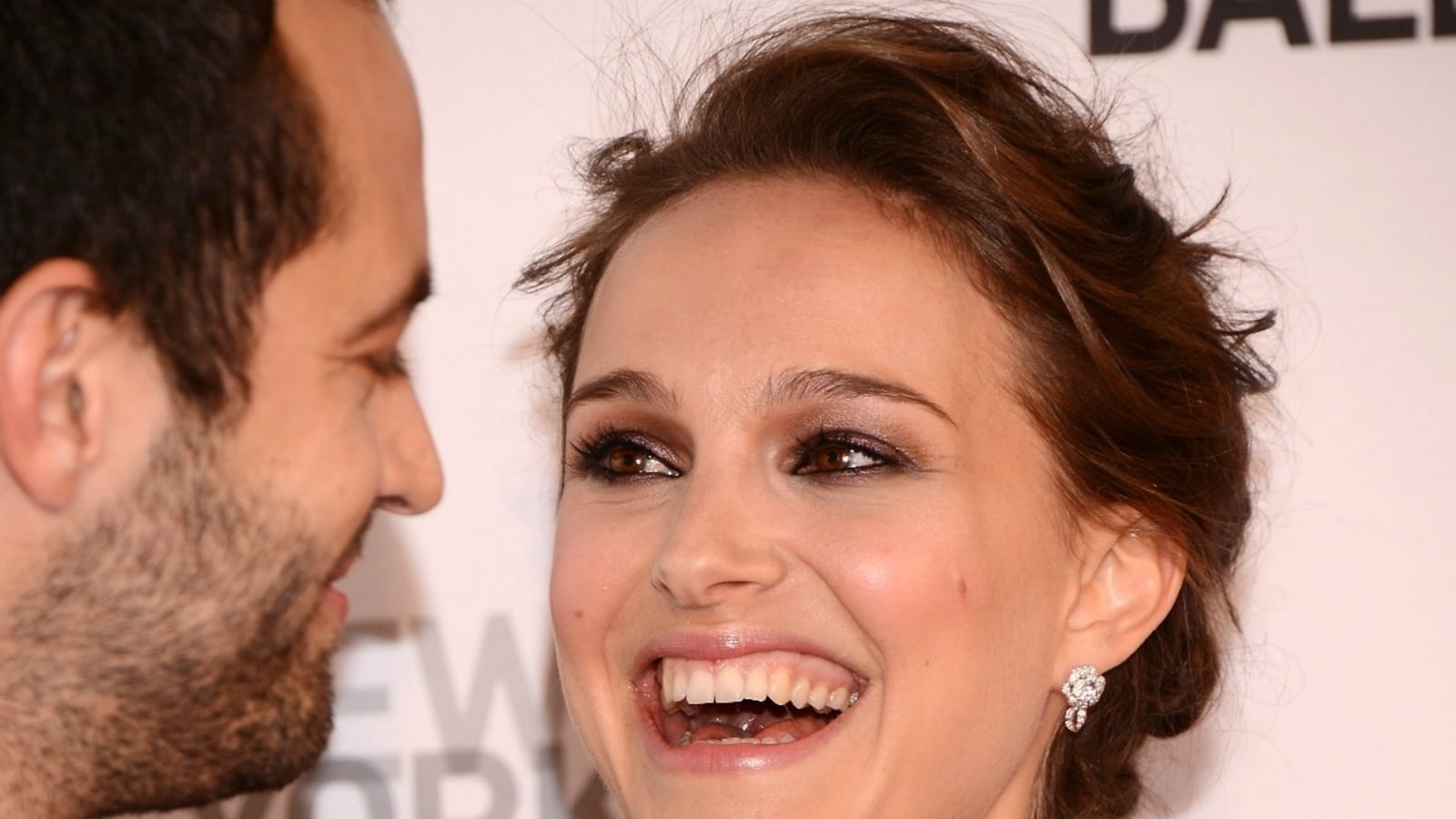 cheats/2012/08/05/natalie-portman-weds/portman-cheat_diaxz7