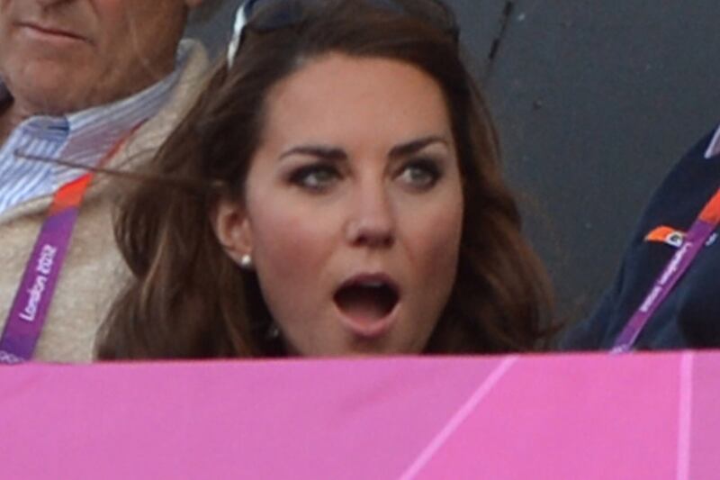 articles/2012/08/03/kate-gasps-at-hockey-action/kate-hockey_f4u7ax