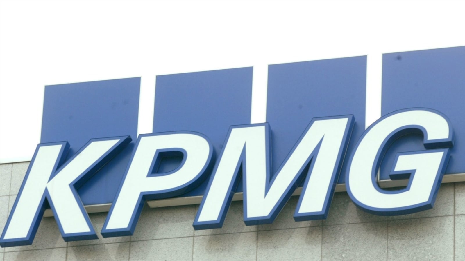 cheats/2013/04/11/ex-kpmg-auditor-indicted-for-insider-trading/kpmg-insider-trading-cheat_celitn