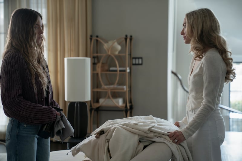 Sydney Sweeney, Amanda Seyfried, The Handmaid