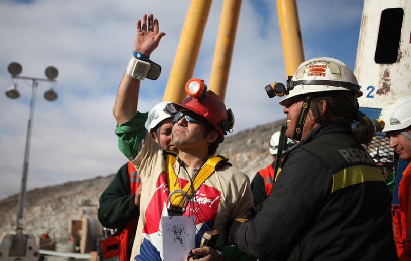 galleries/2010/10/13/chilean-miners-rescue-photos/chilean-miners-13_giq5sh