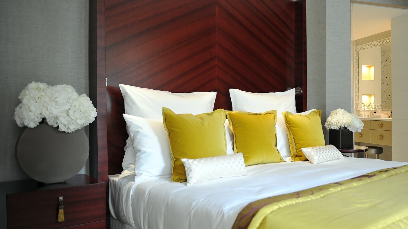 cheats/2013/04/16/conde-nast-traveler-releases-hotel-list/130416-best-hotel-list-cheat_z9i9bk