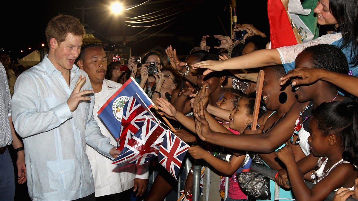 articles/2012/03/03/harry-parties-in-the-belize-night/prince-harry-belize-greeting-royalist-sykes_meonzz