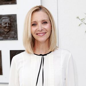 220806-Stern-Lisa-Kudrow-tease_pujdej