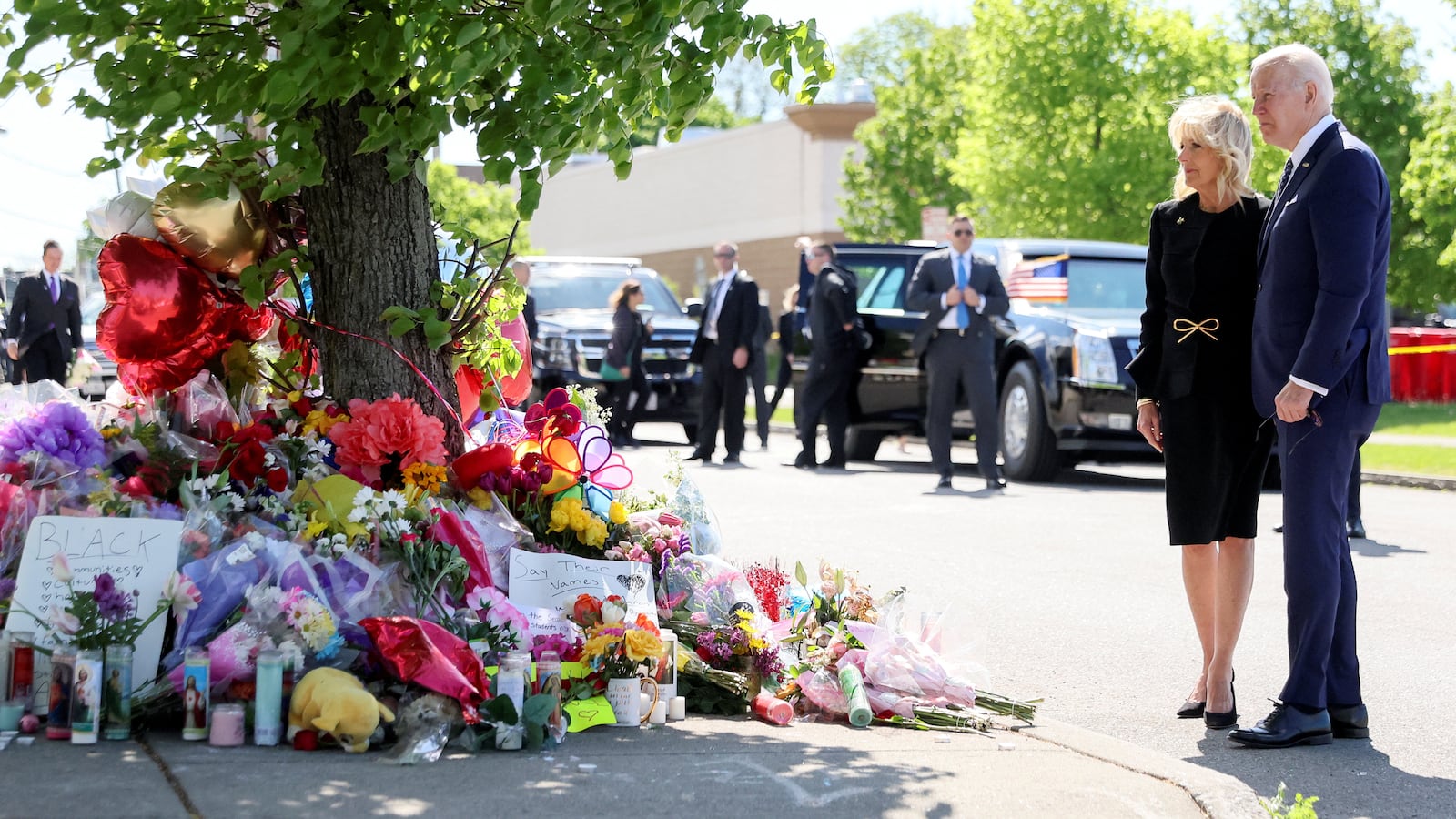 2022-05-17T141816Z_1012445886_RC2Y8U9G0L1Z_RTRMADP_3_NEW-YORK-SHOOTING-BIDEN_jwcbqk