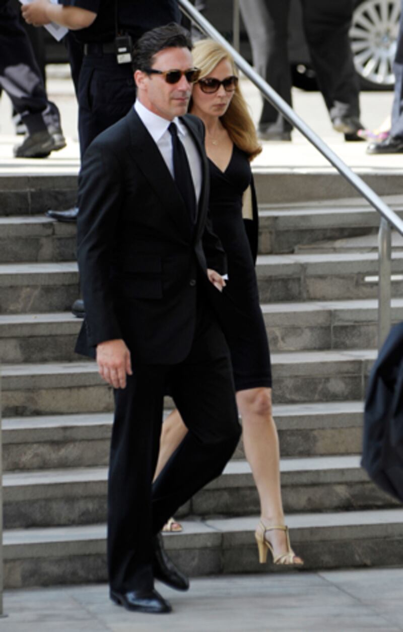 galleries/2012/07/09/guests-at-nora-ephron-s-memorial-matthew-broderick-steve-martin-and-more-photos/nora-ephron-memorial-guests-jon-hamm_fo5ago