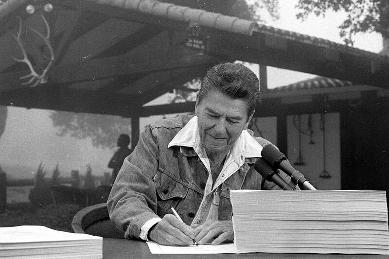 articles/2012/12/02/the-week-s-best-business-and-finance-longreads-business-beast-s-picks-for-the-week-of-nov-30-2012/zeitlin-business-longreads-121201-tease-embed_dz8rfm