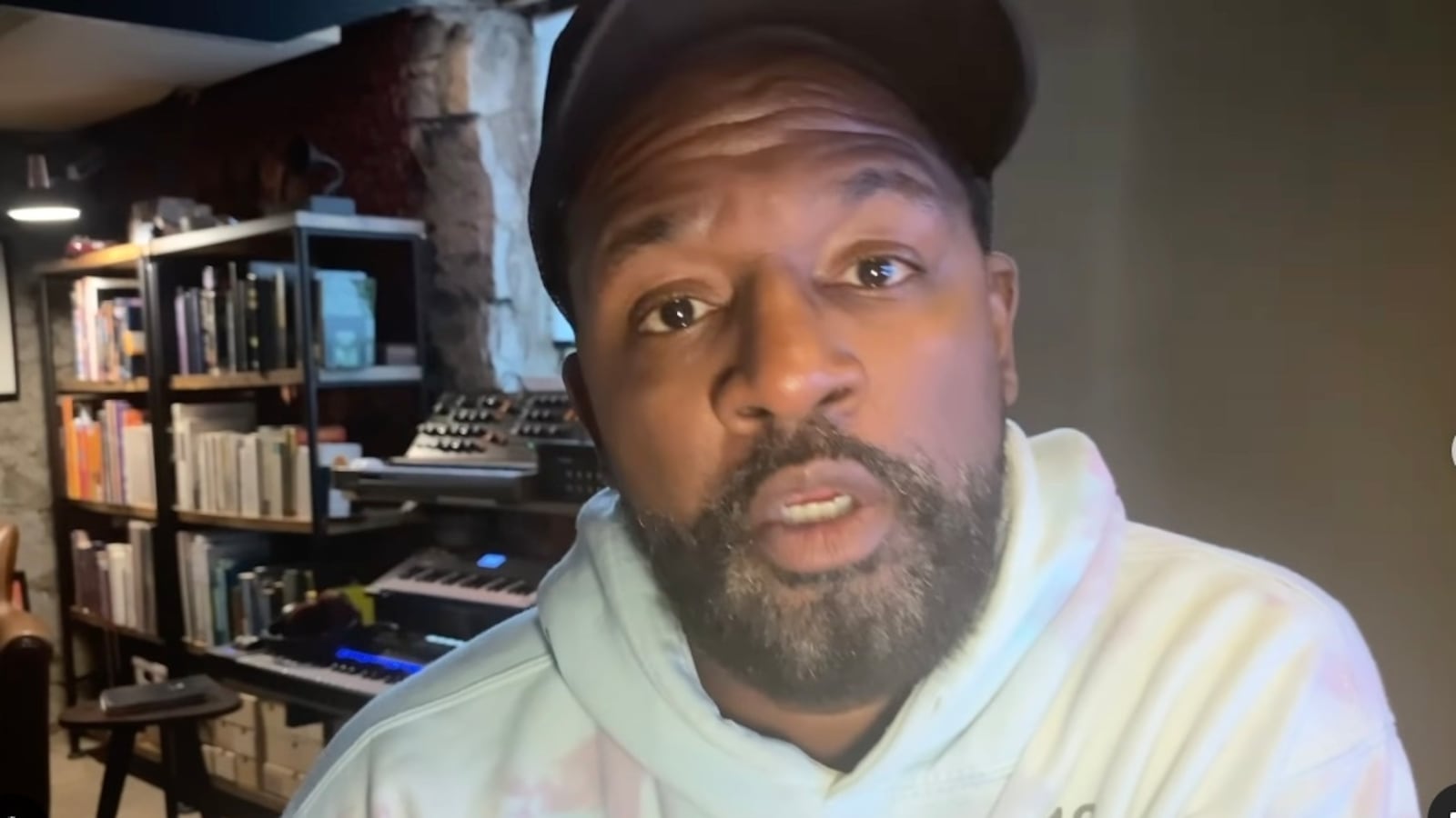 Musician David Ryan Harris takes to Instagram to talk about flight from Atlanta to L.A.