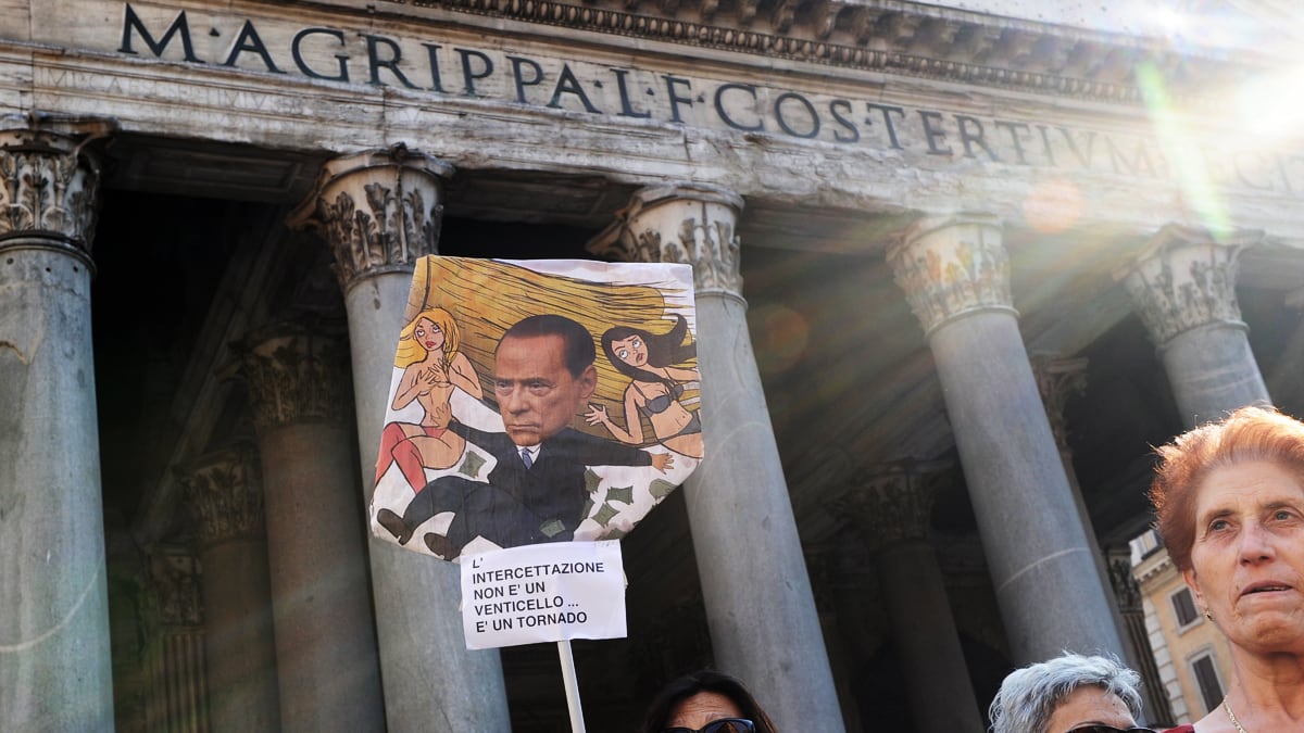 articles/2011/11/10/italy-s-troubles-are-not-the-tipping-point-for-global-economic-collapse/italy-bond-market-berlusconi-nadeau_rddmye