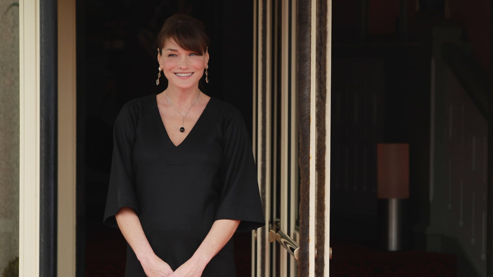 articles/2013/05/03/carla-bruni-lashes-out-against-body-comments-riccardo-tisci-unveils-ballet-costumes/carlabrunics_ux5kae