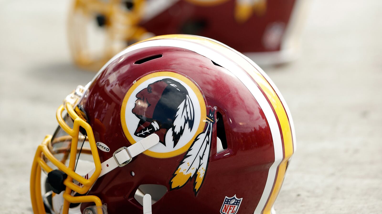 articles/2013/10/06/obama-and-the-washington-football-club-and-of-course-lanny-davis/131006-redskins-tease_u22eva