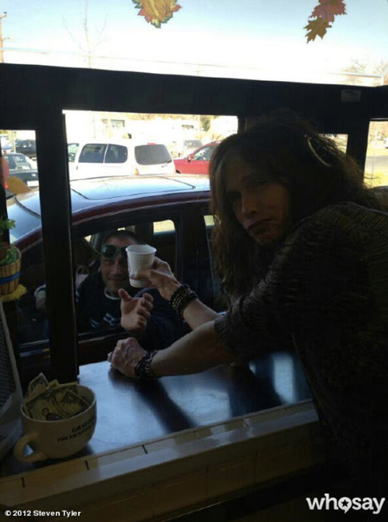 galleries/2012/11/24/11-stars-turkey-photos/celeb-tday-tyler_qeop75