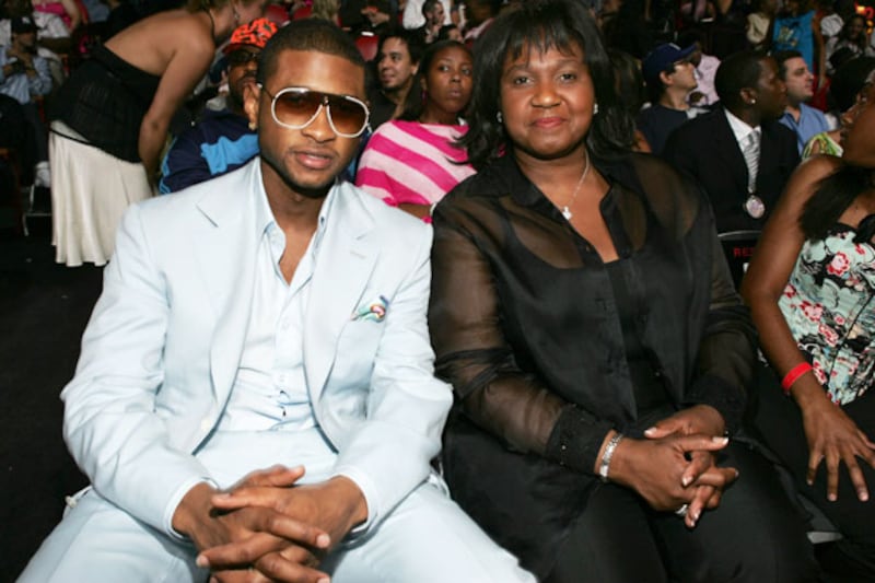 galleries/2010/05/13/celebrity-mama-drama/mama-drama---usher_wdk8q3