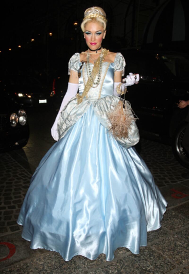 galleries/2011/10/31/kim-kardashian-snooki-heidi-klum-best-celebrity-halloween-costumes-2012-photos/celeb-halloween-costumes-gwen_bci15s