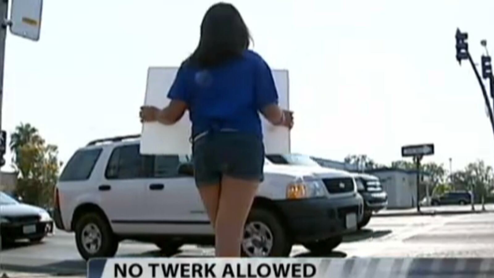 cheats/2013/09/14/girl-punished-for-twerking-at-school/130912-weird-twerk-cheat_uqpsyb