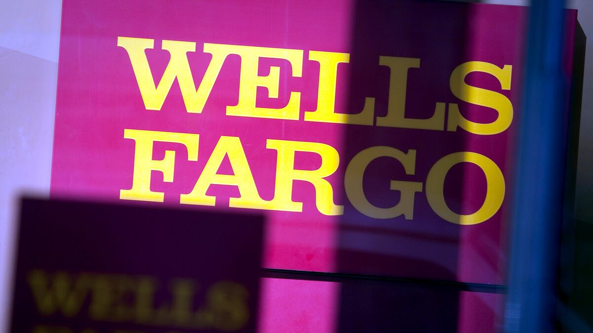 galleries/2012/01/30/wells-fargo-jp-morgan-goldman-sachs-fight-consumer-protection-law/bank-lobbies-wells-fargo_blxpqg