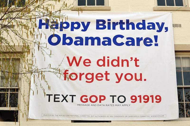 articles/2012/03/24/online-activism-nationwide-protests-deepen-ahead-of-supreme-court-health-care-hearing/supreme-court-healthcare-stone_x6adtw