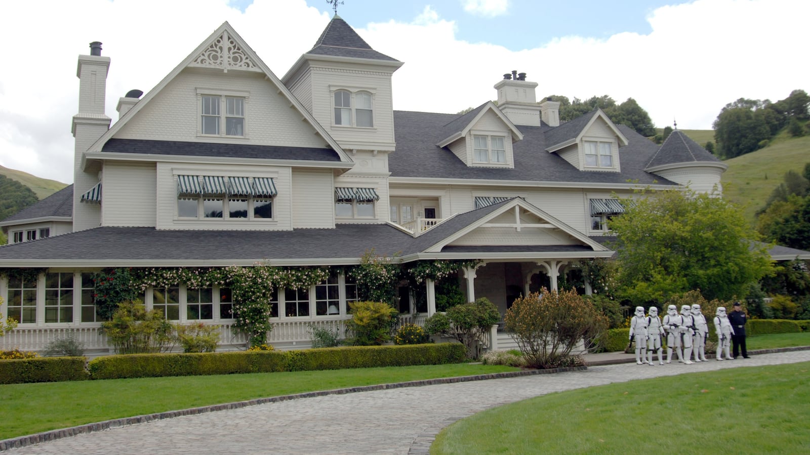 Skywalker Ranch during MTV's "TRL" at Skywalker Ranch for "Star Wars III: Revenge of the Sith" Screening in Nicosia, California, United States.