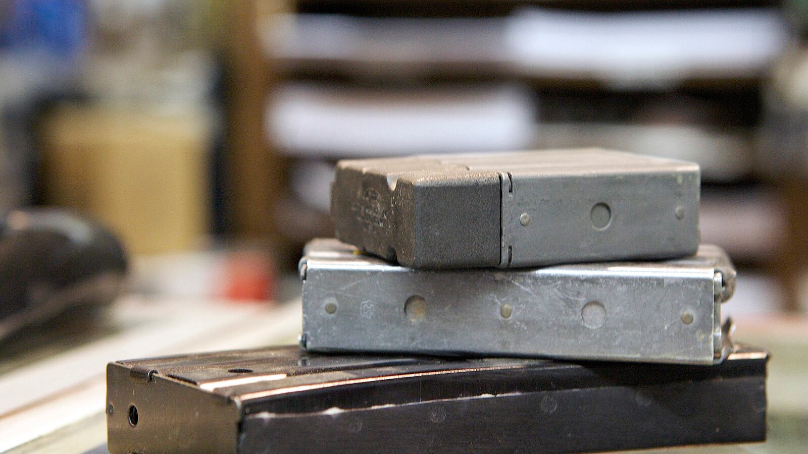 cheats/2015/07/29/la-to-ban-high-capacity-gun-magazines/150729-LA-gun-magazines-ban-cheat_klcztc