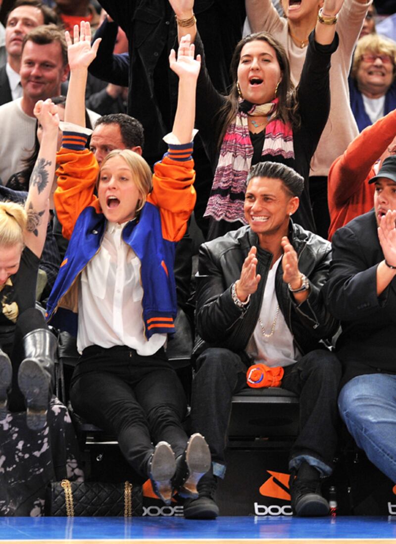 galleries/2011/01/06/unlikely-courtside-matches/unlikely-courtside-matches---sevigny-pauly-d_atnrja