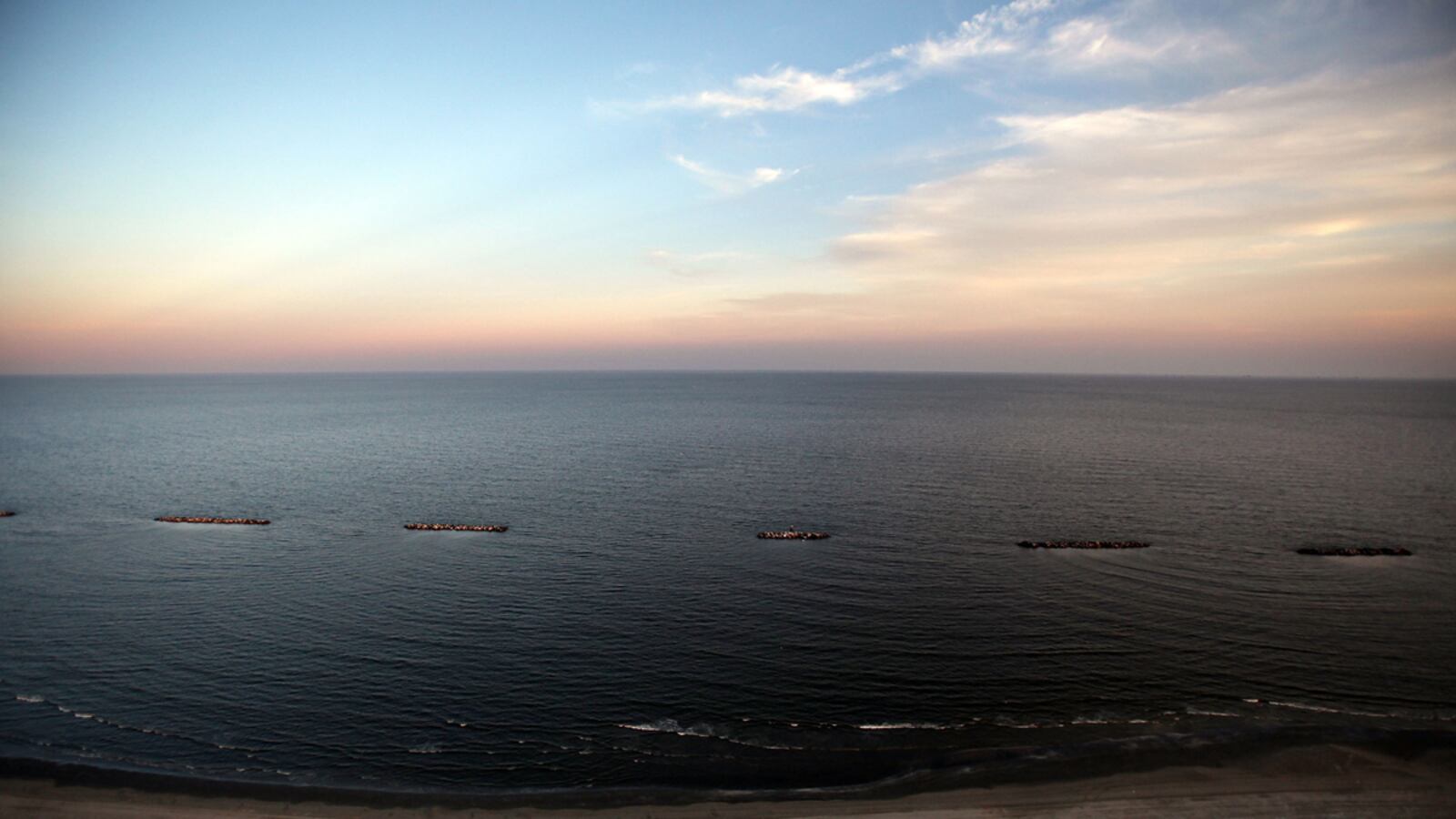 cheats/2011/08/26/oil-in-gulf-matches-deepwater-horizon-well/oil-bubbling-gulf-cheat_wltgcr