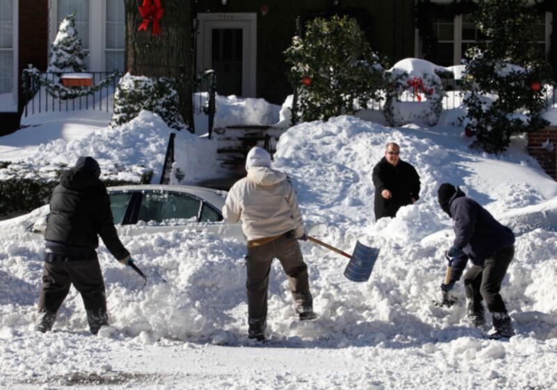 galleries/2010/12/26/blizzard-hits-the-northeast/snow-update-8_uqtc9i