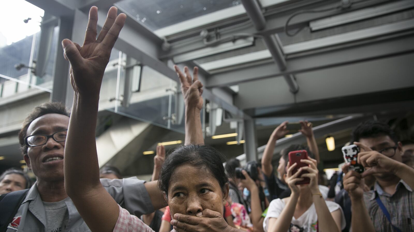 cheats/2014/06/03/thailand-may-ban-hunger-games-sign/140603-bangkok-arrests-cheat_wsi2fc