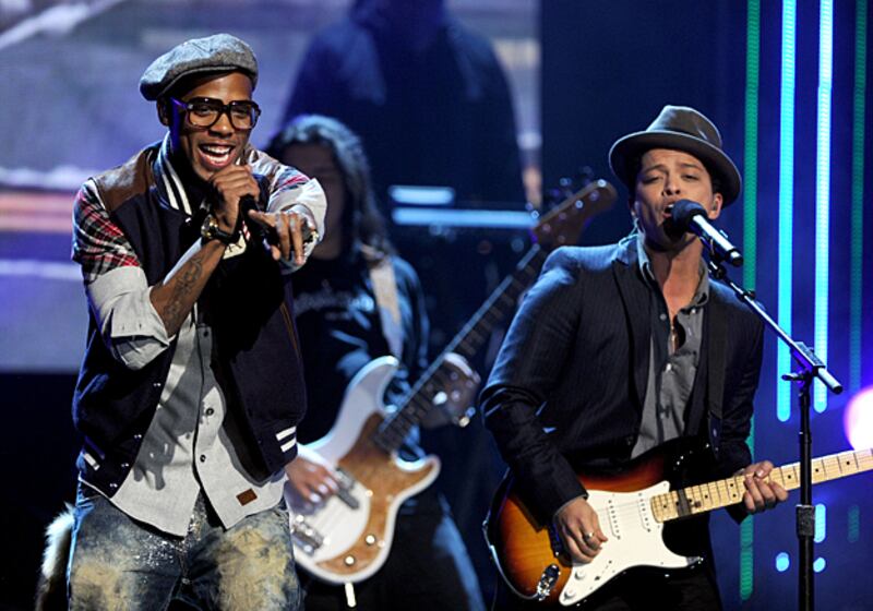galleries/2010/12/02/grammy-nominations-concert/grammy-noms-concert-3_q79aur