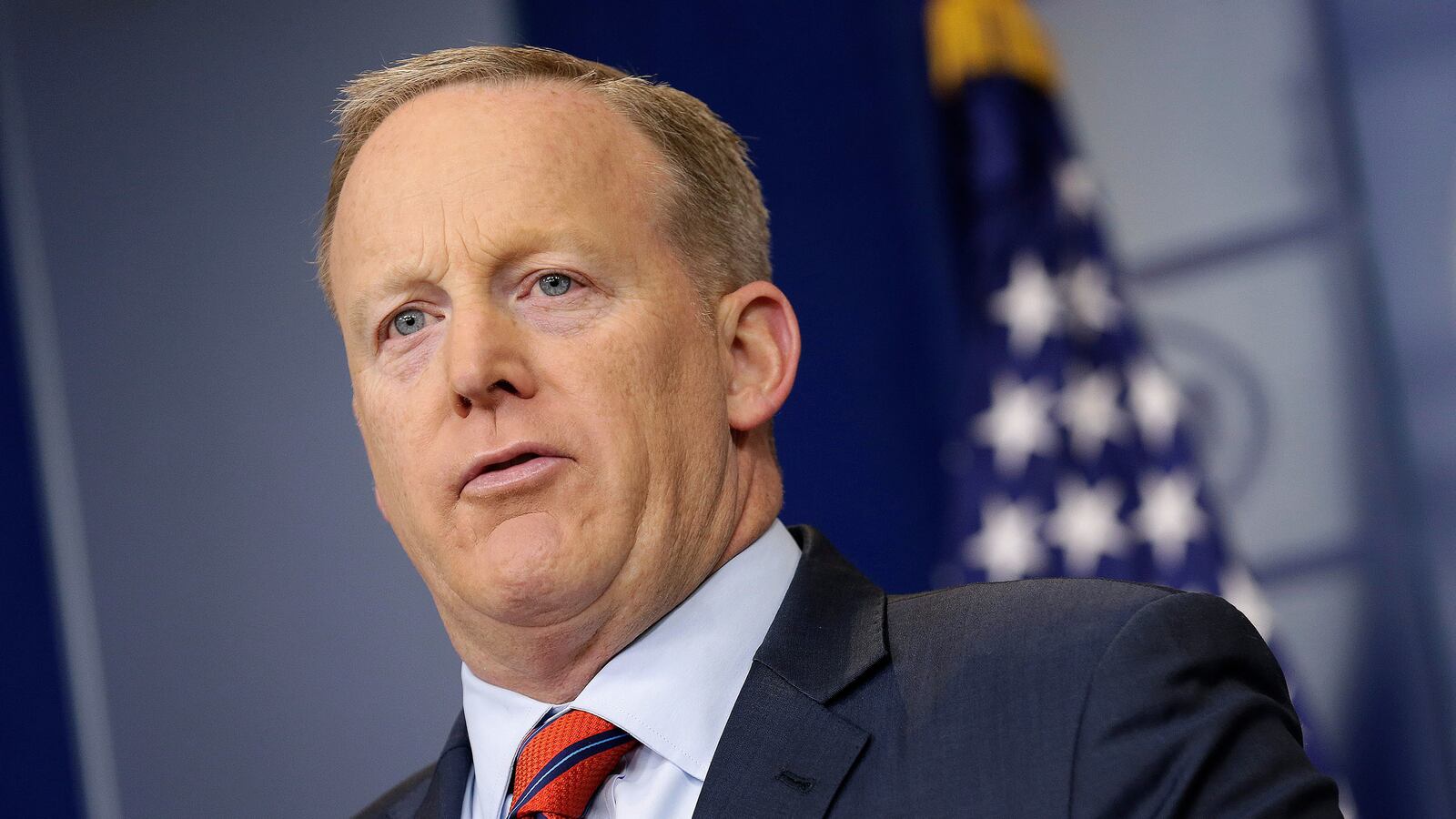 articles/2017/04/12/spicer-s-hitler-comments-were-turned-into-hbo-s-veep-credits-and-it-s-brilliant/170412-jones-spicer-tease_v0zaf2