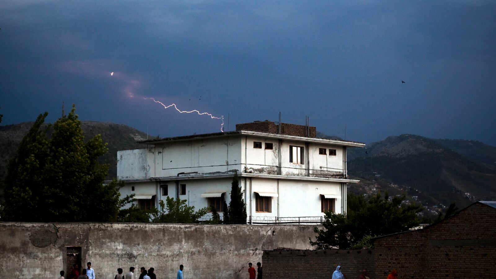 articles/2012/12/12/nicolas-checque-slaying-part-of-terrible-month-for-navy-seals-in-afghanistan/navy-seal-killed-daly-main_ni3t5s