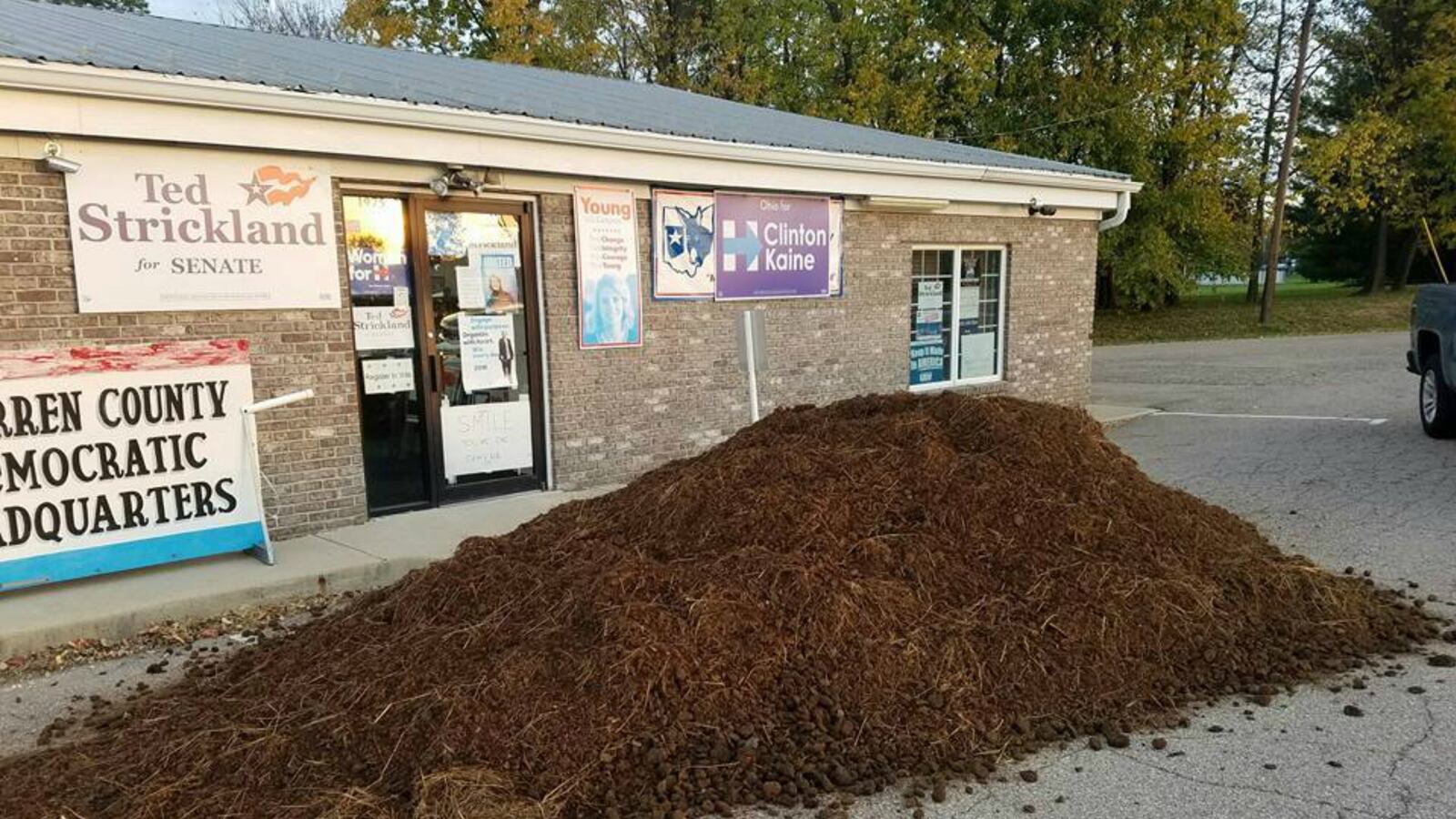 cheats/2016/10/30/manure-dumped-at-oh-county-s-democratic-hq/161030-manure-dem-hq-cheat_qnhivc