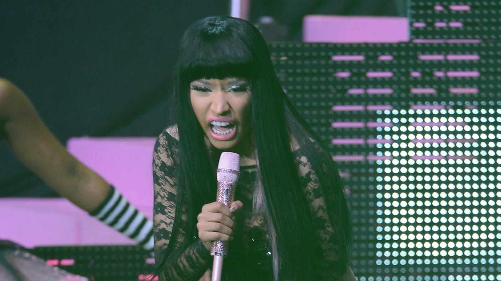 cheats/2012/09/04/minaj-raps-about-voting-romney/nicki-minaj-raps-for-romney_qo4mrm