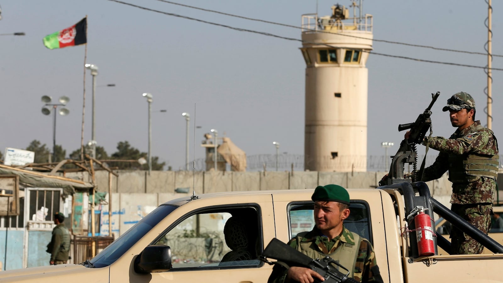 cheats/2016/11/12/at-least-4-killed-in-attack-on-u-s-base-in-afghanistan/161112-afghanistan-bombing-us-base-cheat_bnd4og